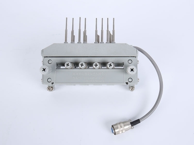 HH102A單相PC國網(wǎng)、南網(wǎng)背出線(xiàn)表座帶輔助端子（105、125MM-孔距，M8-螺桿）