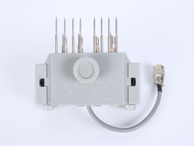 HH103單相國網(wǎng)、南網(wǎng)背出線(xiàn)表座（105、125MM-孔距，M8-螺桿）