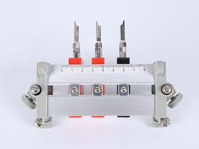 HH2017A單相鋁合金背出線(xiàn)表座（3滑塊-105、125MM-孔距，M8-螺桿）