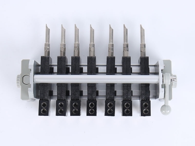 HH2020B三相偏心輪下出線(xiàn)表座 （7滑塊 150、155、165、180、 200x40MM 孔距,M6 螺桿）